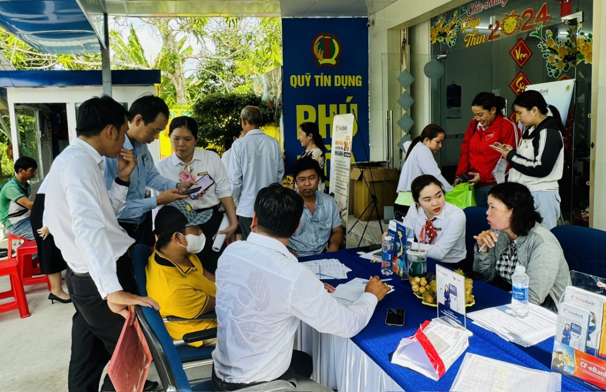 Co-opBank chi nhánh An Giang đẩy mạnh dịch vụ ngân hàng số đến các QTDND