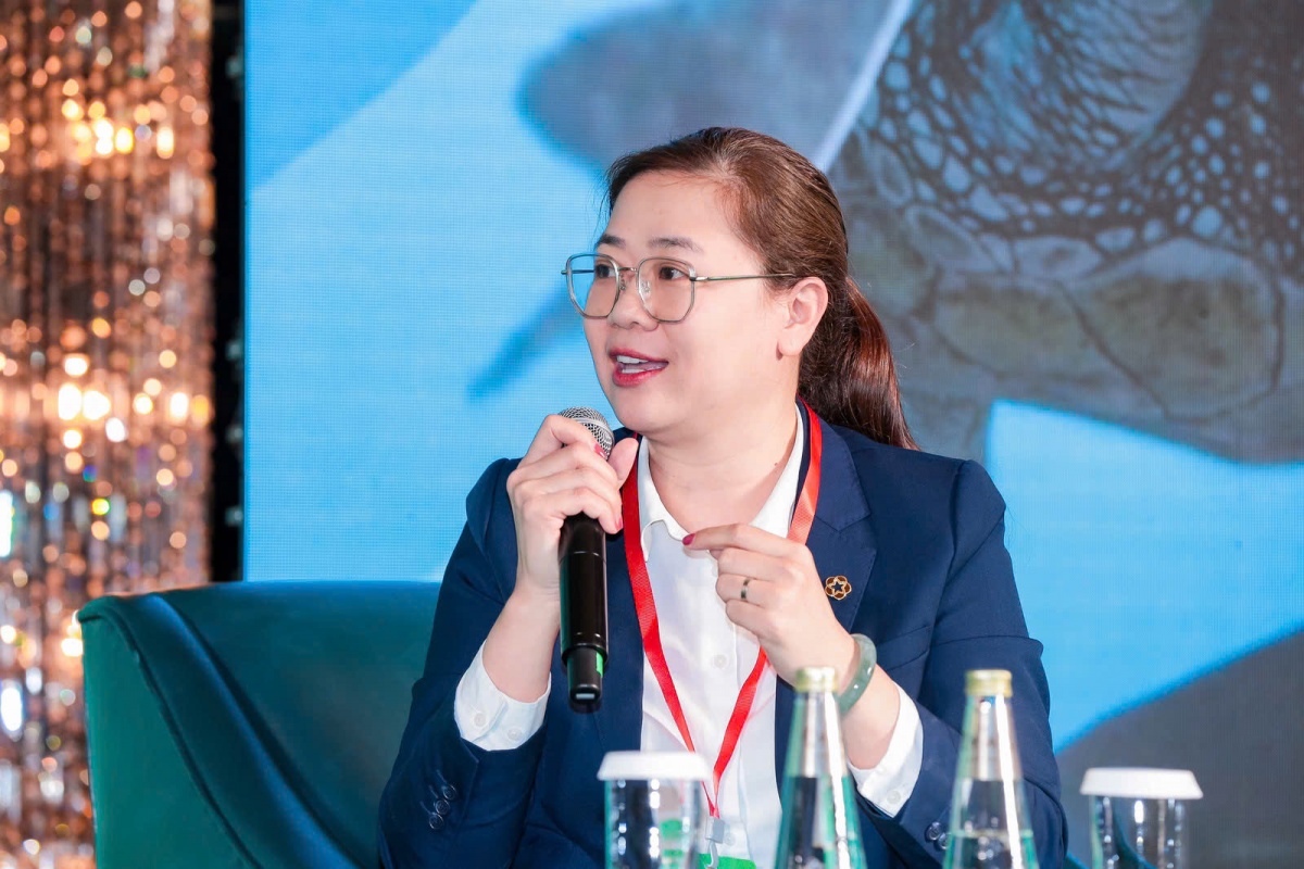 Bà Nguyễn Thị Kim Phượng chia sẻ về hành trình chuyển đổi xanh của BIDV tại Hội thảo Bà Nguyễn Thị Kim Phượng chia sẻ về hành trình chuyển đổi xanh của BIDV tại Hội thảo