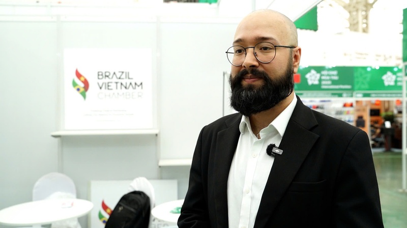 Ông Dionathan Santos, Nhà sáng lập kiêm Chủ tịch điều hành Phòng Thương mại và Công nghiệp Brazil - Việt Nam. Ông Dionathan Santos, Nhà sáng lập kiêm Chủ tịch điều hành Phòng Thương mại và Công nghiệp Brazil - Việt Nam.