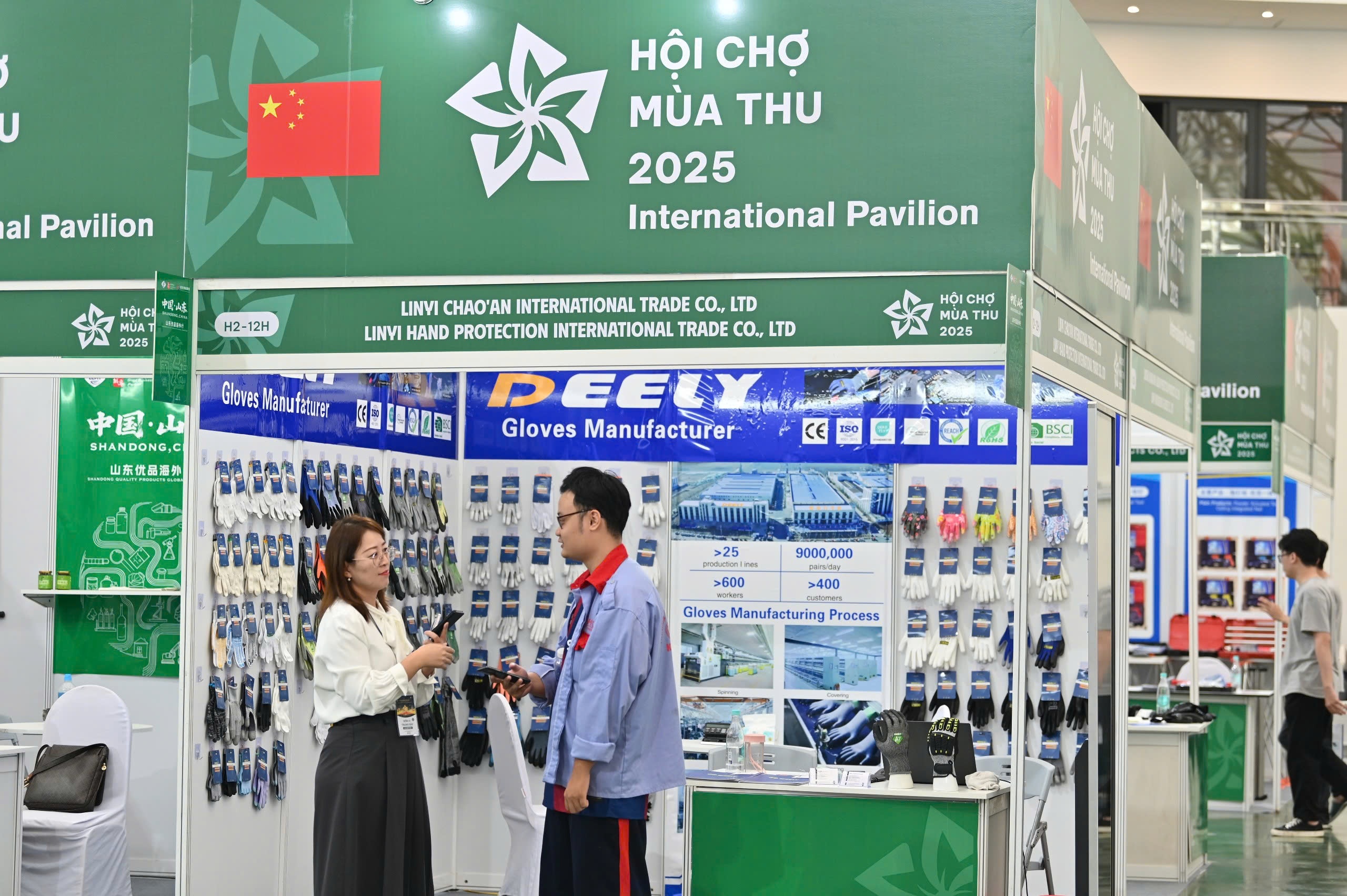 Hội chợ Mùa Thu lần thứ nhất - 2025 có sự tham gia của các nhà mua hàng tên tuổi, quốc tế, góp phần thúc đẩy hợp tác giao thương Hội chợ Mùa Thu lần thứ nhất - 2025 có sự tham gia của các nhà mua hàng tên tuổi, quốc tế, góp phần thúc đẩy hợp tác giao thương