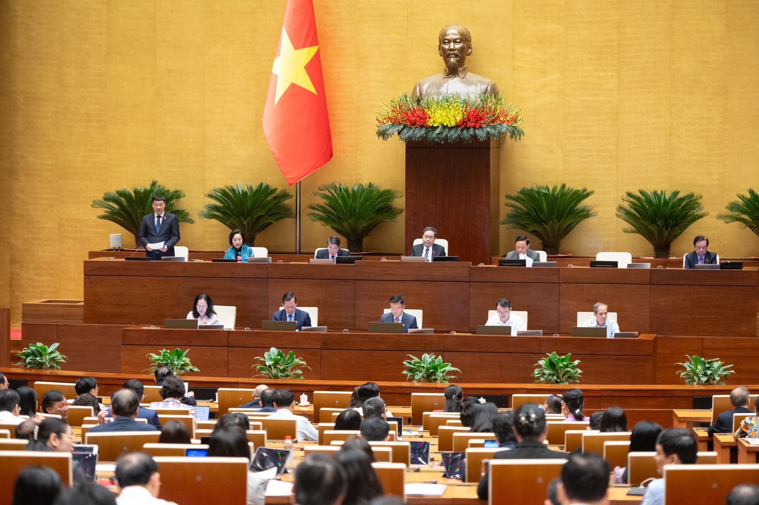 Tăng lương cơ sở khuyến khích công chức tận hiến