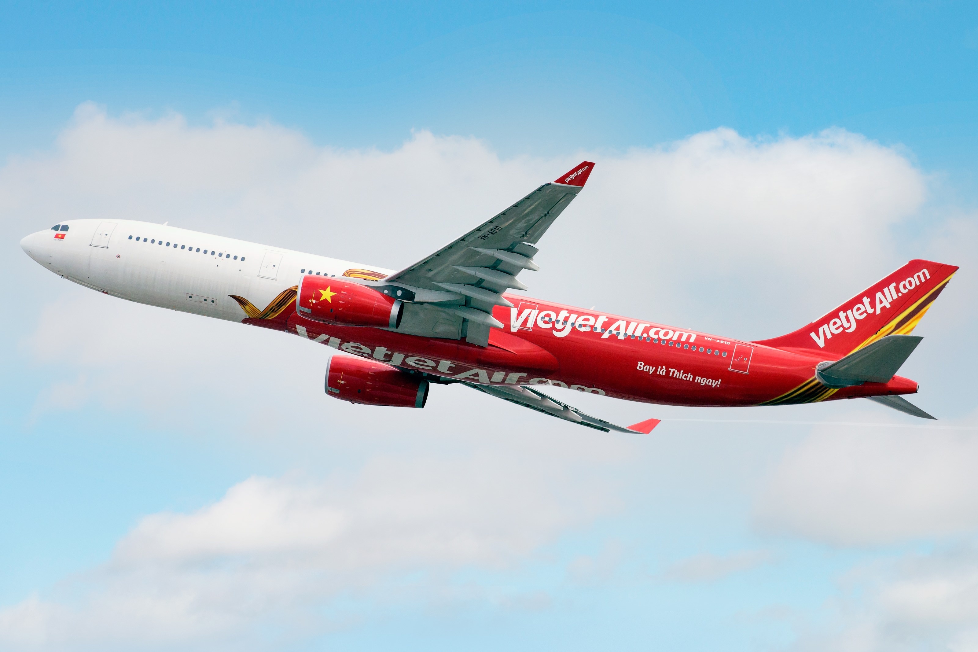 Vietjet và 25 Anh Tài cùng chung tay ủng hộ người dân chịu ảnh hưởng bão lũ
