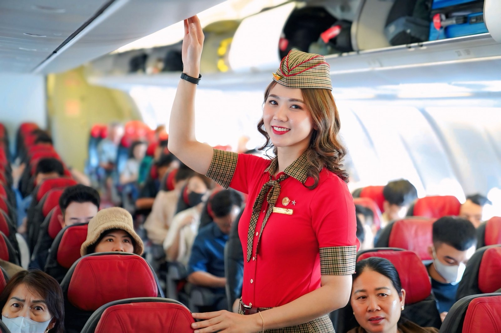 Vietjet và 25 Anh Tài cùng chung tay ủng hộ người dân chịu ảnh hưởng bão lũ