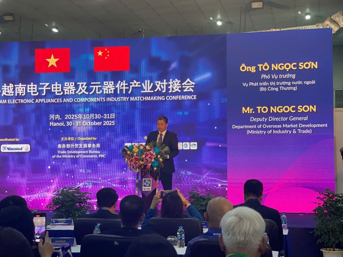 Ông Tô Ngọc Sơn - Phó Vụ trưởng Vụ Phát triển thị trường nước ngoài (Bộ Công Thương) phát biểu