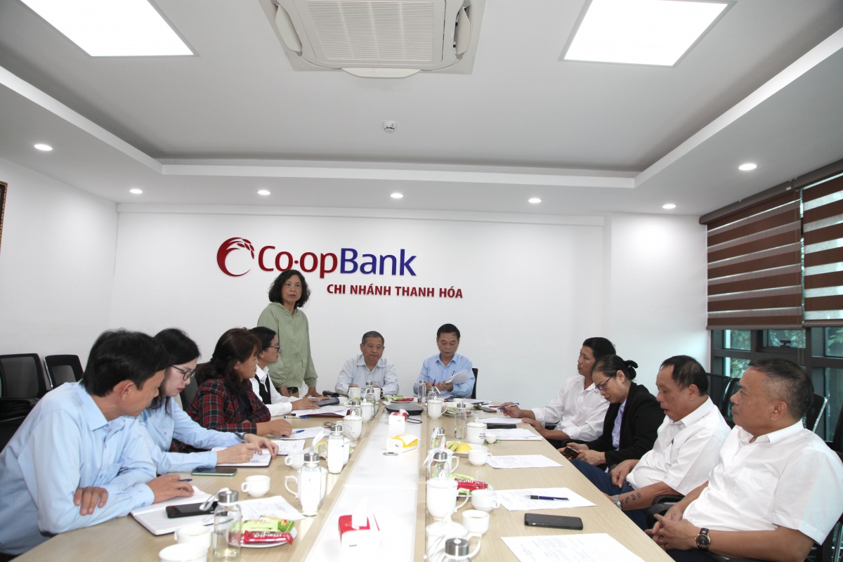 Bà Nguyễn Thị Kim Thanh, Phó Tổng Thư ký trao đổi tại buổi làm việc Bà Nguyễn Thị Kim Thanh, Phó Tổng Thư ký trao đổi tại buổi làm việc