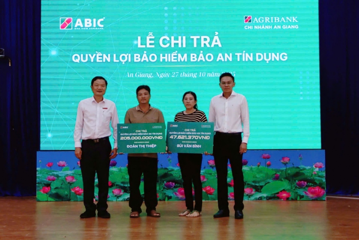 ABIC chi trả gần 62 triệu đồng bảo hiểm cây lúa cho nông dân xã An Phú