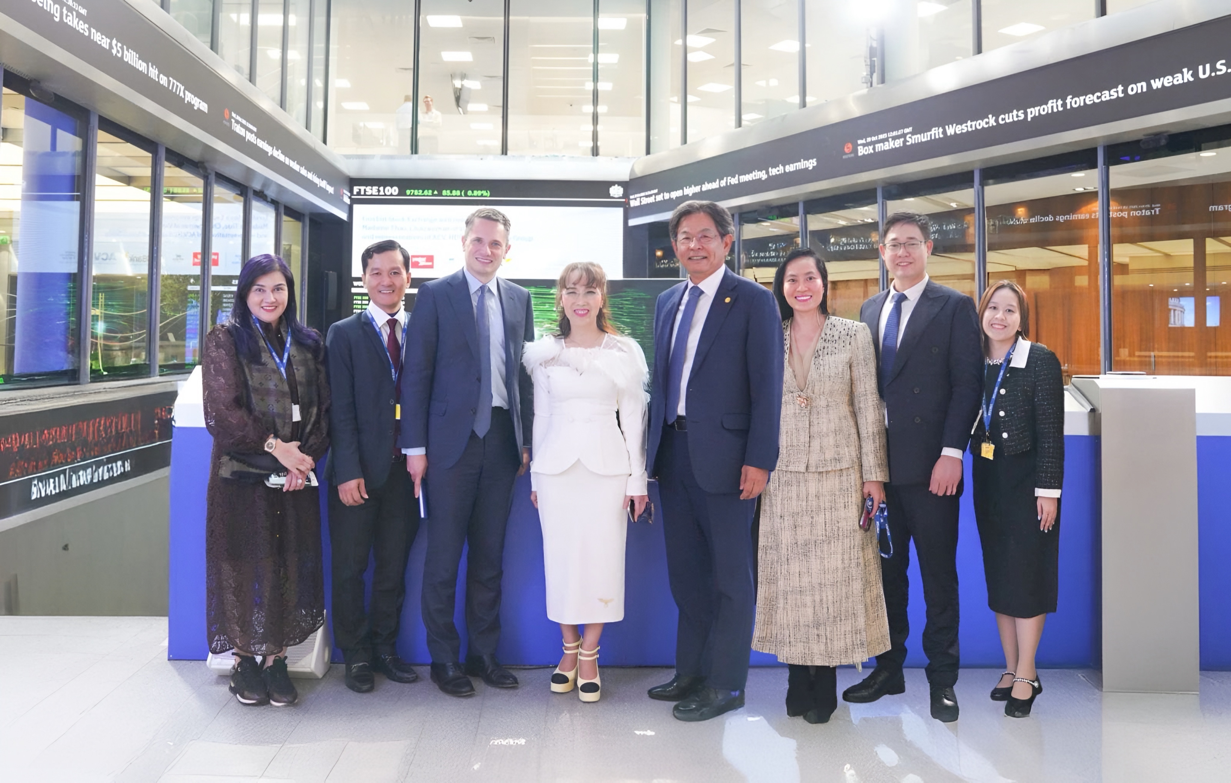 Đoàn HDBank thăm Sàn giao dịch Chứng khoán Luân Đôn trong phiên chỉ số FTSE 100 lập đỉnh mới 