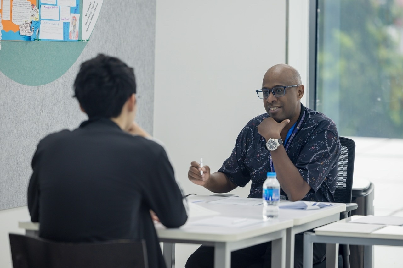 chứng chỉ IELTS không chỉ là tấm vé vào đại học nước ngoài mà còn là hành trang giúp học sinh tự tin hòa nhập trong môi trường quốc tế