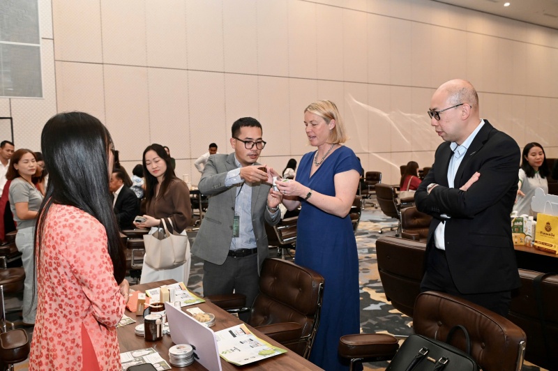 bà Liz Bell nhận định.Việt Nam đang là một trong những thị trường hấp dẫn nhất khu vực bà Liz Bell nhận định.Việt Nam đang là một trong những thị trường hấp dẫn nhất khu vực