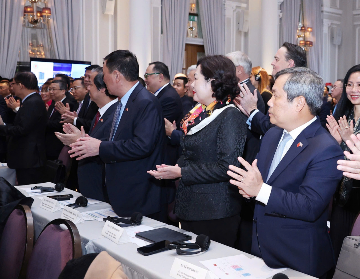 Thống đốc Nguyễn Thị Hồng tháp tùng Tổng Bí thư Tô Lâm thăm Vương quốc Anh và Bắc Ailen Thống đốc Nguyễn Thị Hồng tháp tùng Tổng Bí thư Tô Lâm thăm Vương quốc Anh và Bắc Ailen