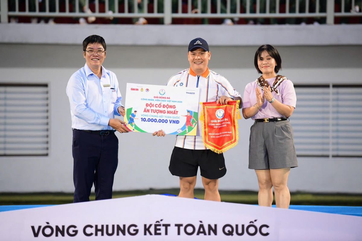 Đội cổ động ấn tượng nhất giải thuộc về Công đoàn NHVN