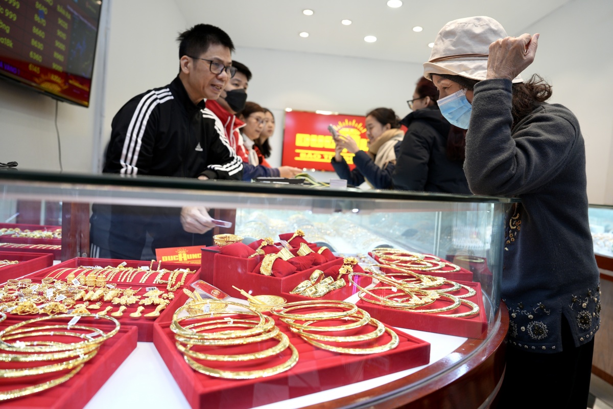 Giá vàng giảm sâu, rủi ro lớn nếu đầu tư theo đám đông Giá vàng giảm sâu, rủi ro lớn nếu đầu tư theo đám đông