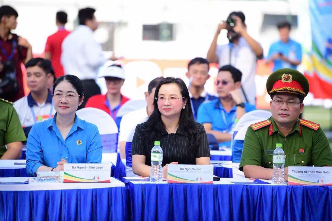 Với cầu thủ SHB là nòng cốt, Công đoàn Ngân hàng Việt Nam giành Á quân Giải bóng đá công nhân, viên chức 2025 Với cầu thủ SHB là nòng cốt, Công đoàn Ngân hàng Việt Nam giành Á quân Giải bóng đá công nhân, viên chức 2025