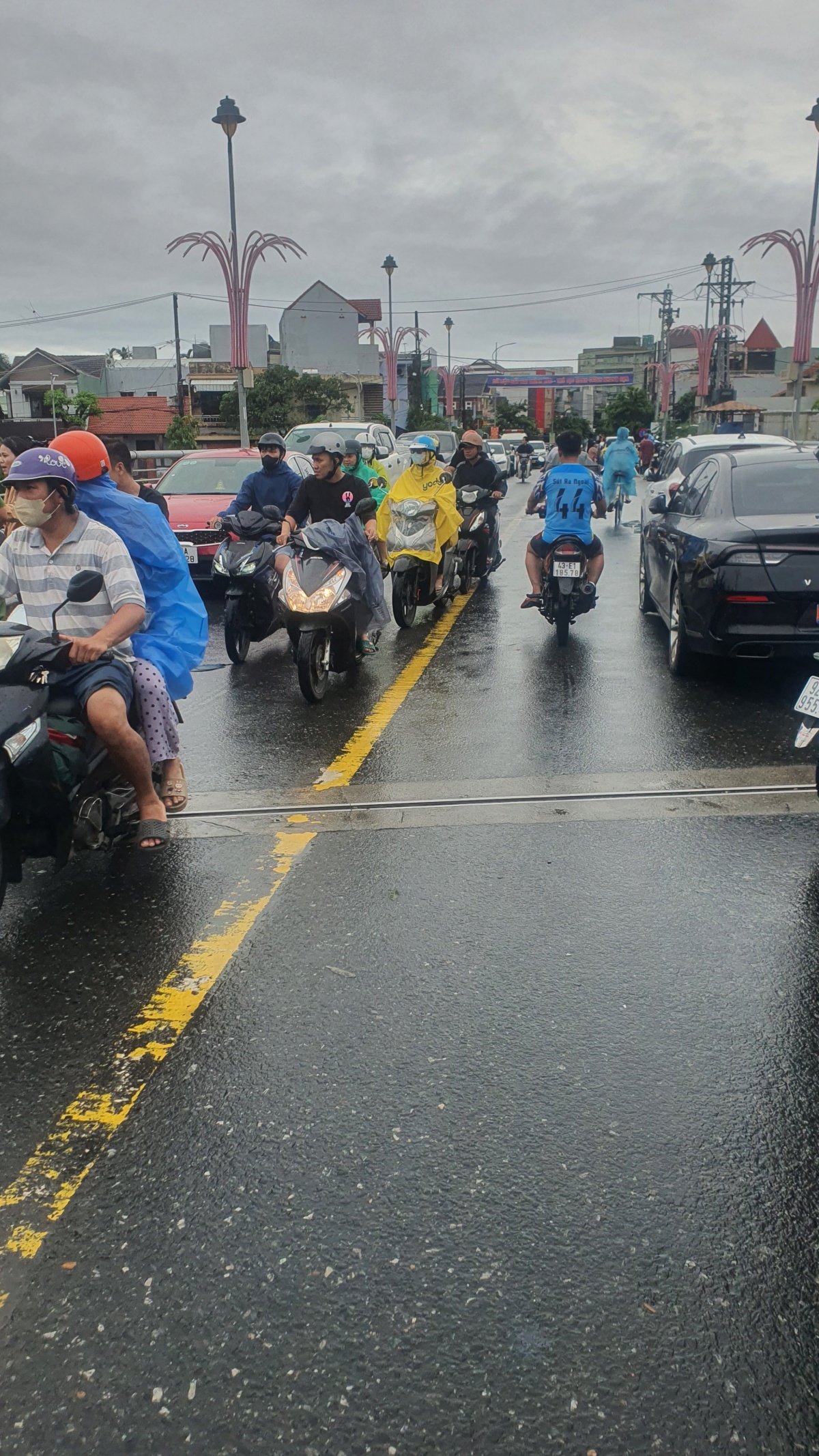 Đà Nẵng gánh chịu thiệt hại nặng do mưa lũ, nhiều xã, phường được hỗ trợ khẩn cấp