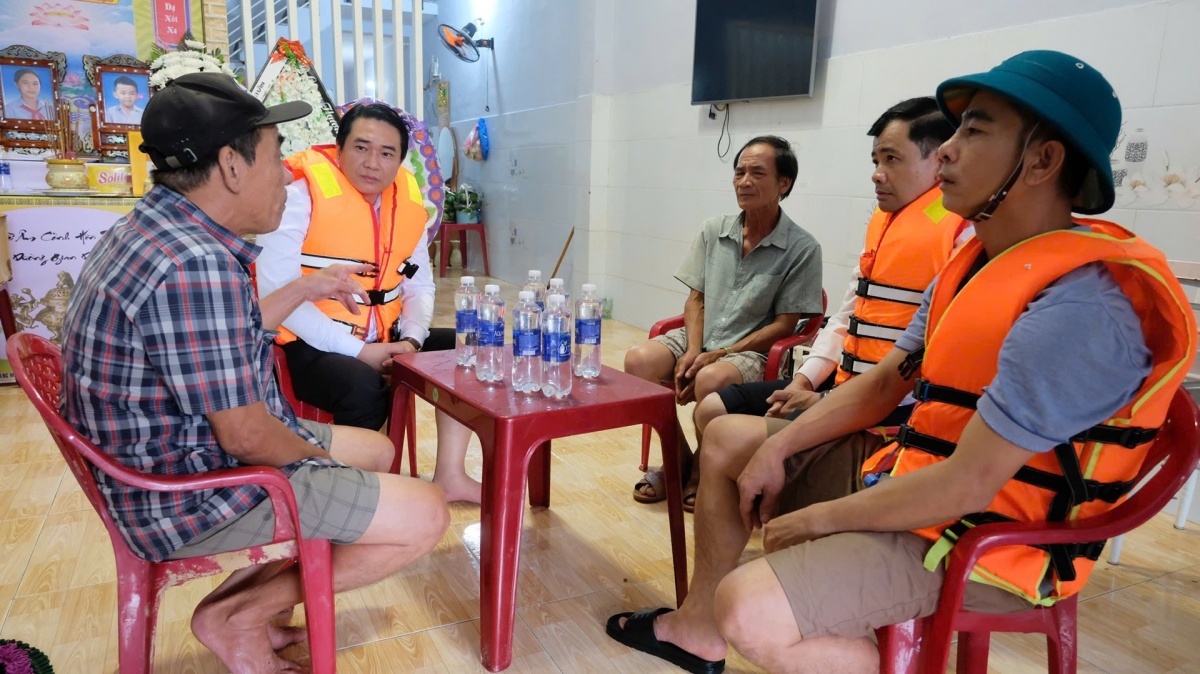 Agribank hỗ trợ các tỉnh miền Trung khắc phục thiệt hại sau mưa lũ Agribank hỗ trợ các tỉnh miền Trung khắc phục thiệt hại sau mưa lũ