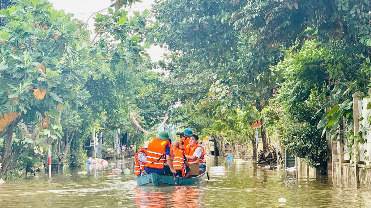Agribank hỗ trợ các tỉnh miền Trung khắc phục thiệt hại sau mưa lũ Agribank hỗ trợ các tỉnh miền Trung khắc phục thiệt hại sau mưa lũ