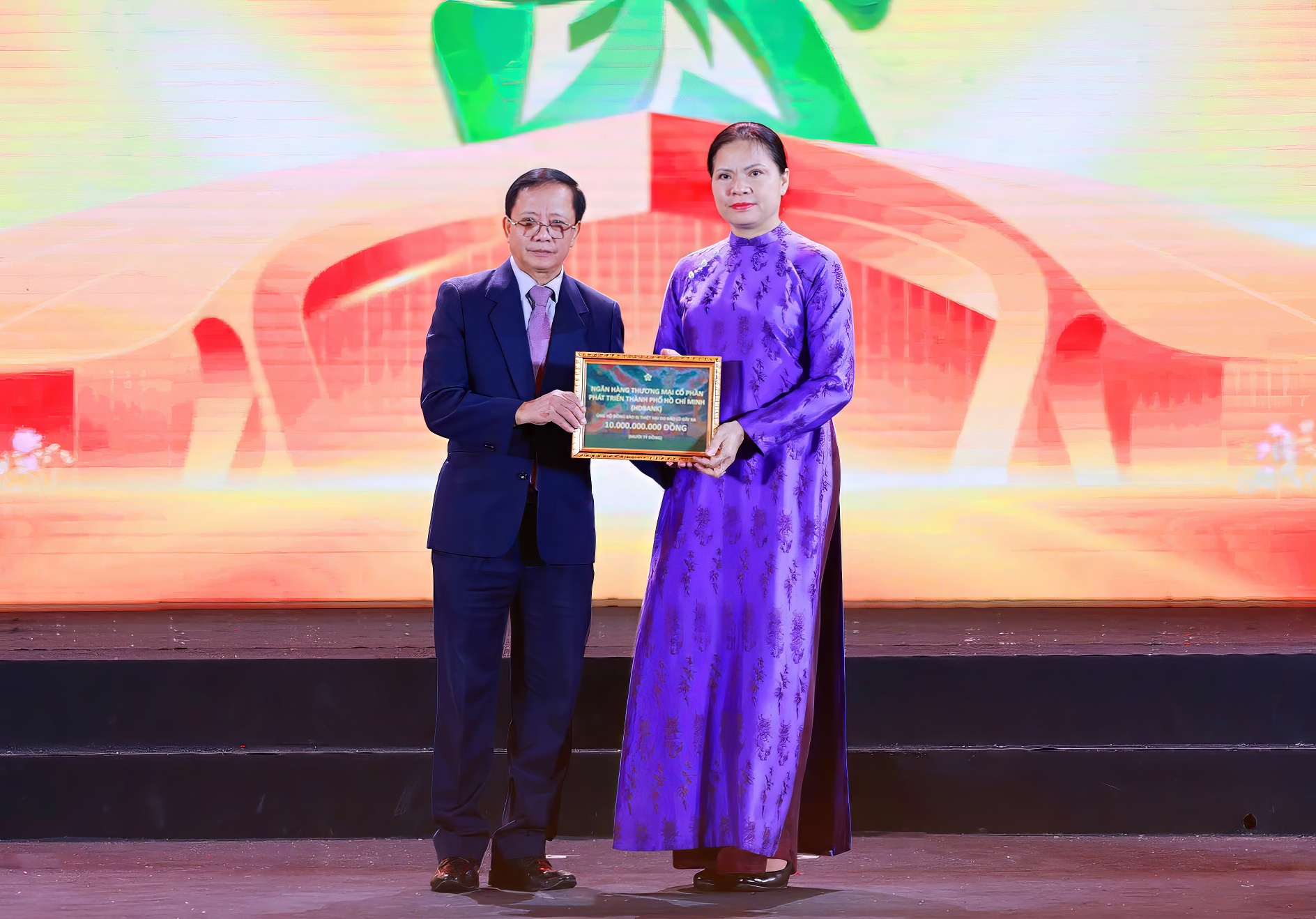 HDBank chung tay cùng Chính phủ hỗ trợ đồng bào vùng bão lũ