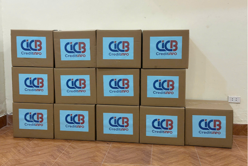 Công đoàn CIC thăm, trao tặng 16 máy tính cho Đồn Biên phòng Mường Nhé