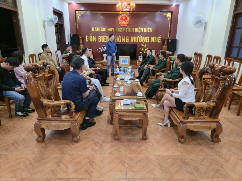 Công đoàn CIC thăm, trao tặng 16 máy tính cho Đồn Biên phòng Mường Nhé