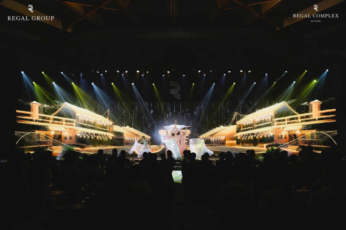 Tiết mục opening performance mở ra hành trình “dệt nên di sản” – nơi vẻ đẹp sóng Mỹ Khê và lụa Hội An được tái sinh qua ngôn ngữ của ánh sáng, kiến trúc và nghệ thuật múa đương đại. 