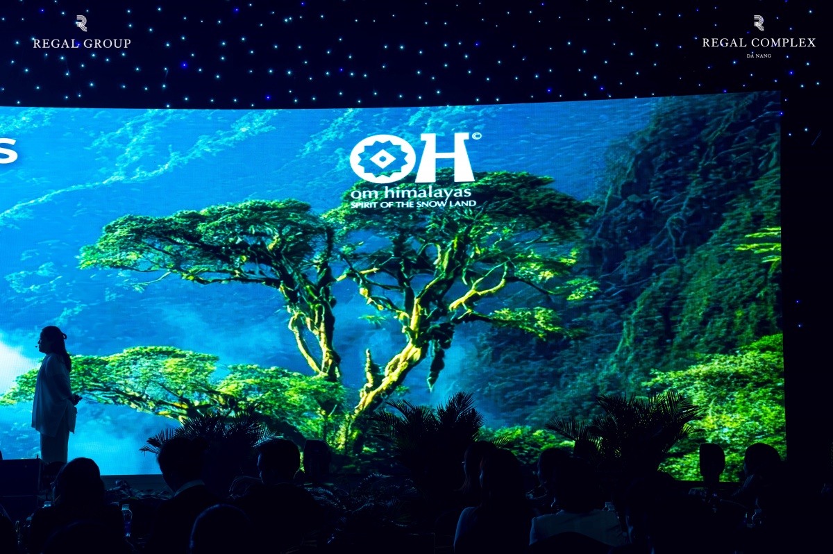 Và khi tiếng chuông của sự “khai mở” ngân vang, đánh dấu sự chuyển giao sang một trạng thái sống cao cấp hơn: nơi Thân được tái tạo, Tâm tĩnh tại và Trí được khai mở. Đó chính là định nghĩa của Regal Complex về một nơi để sống, không chỉ là nơi ở, mà là nơi tái tạo năng lượng, tìm lại cân bằng, kiến tạo hạnh phúc.