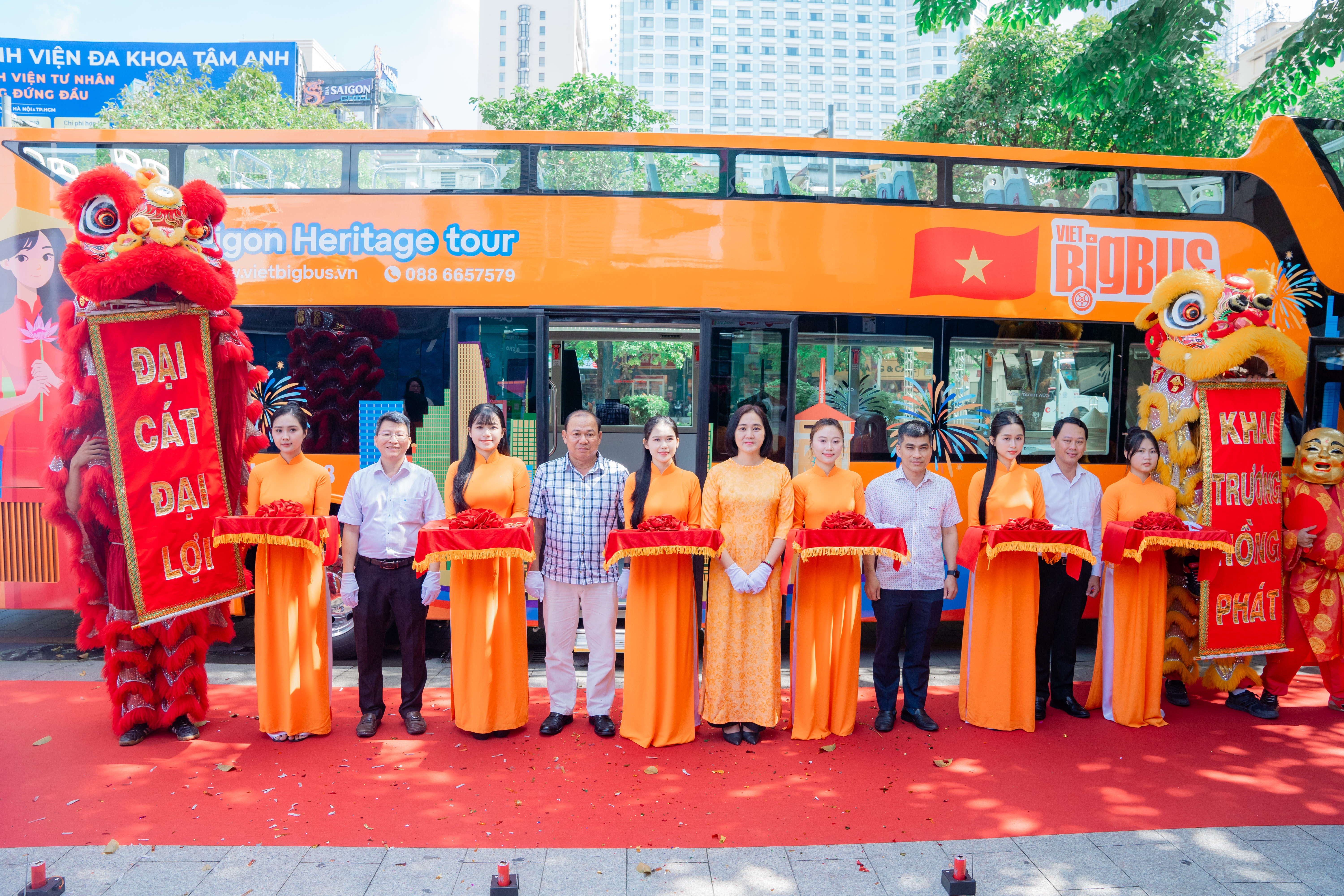 Lễ cắt băng khai trương