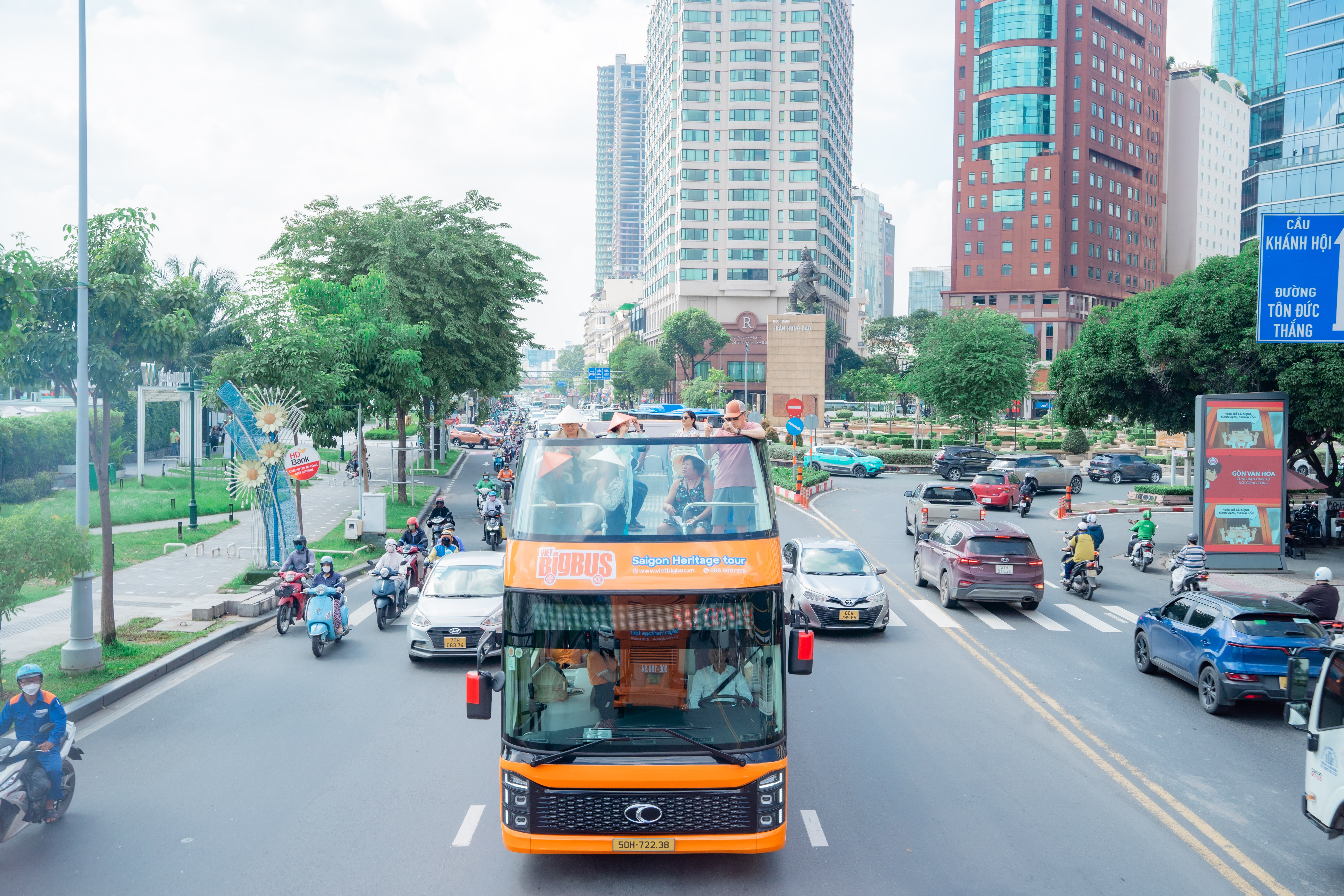 Du lịch Sài Gòn “chất” hơn với tuyến buýt 2 tầng ngắm phố từ trên cao