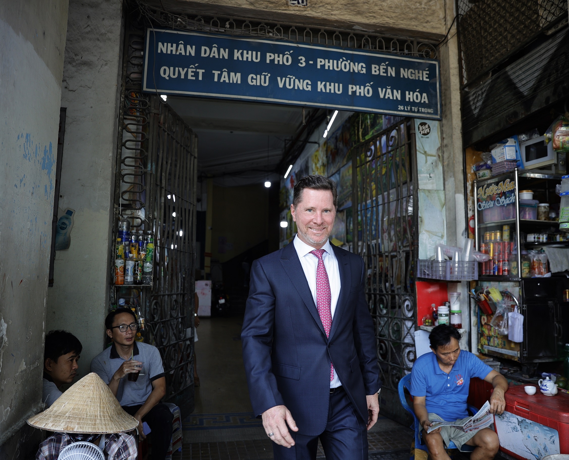 Thử thách thế hệ: Thích ứng với dân số già hoá Thử thách thế hệ: Thích ứng với dân số già hoá