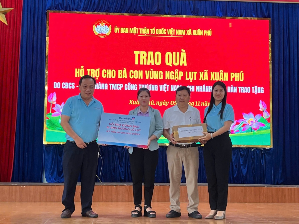 VietinBank Chi nhánh Sông Hàn tổ chức thăm hỏi và  hỗ trợ  bà con vùng lũ