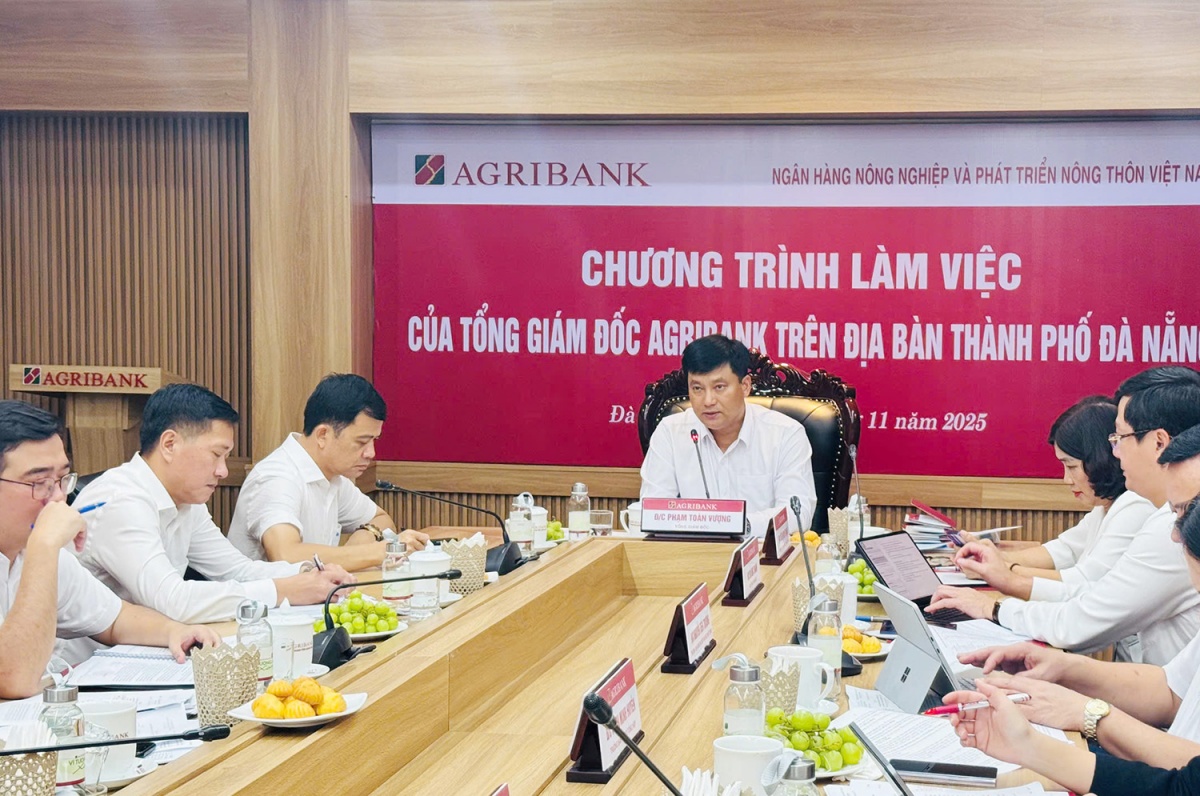 Agribank hỗ trợ kịp thời khách hàng và người lao động tại Đà Nẵng, Huế bị thiệt hại do bão lũ