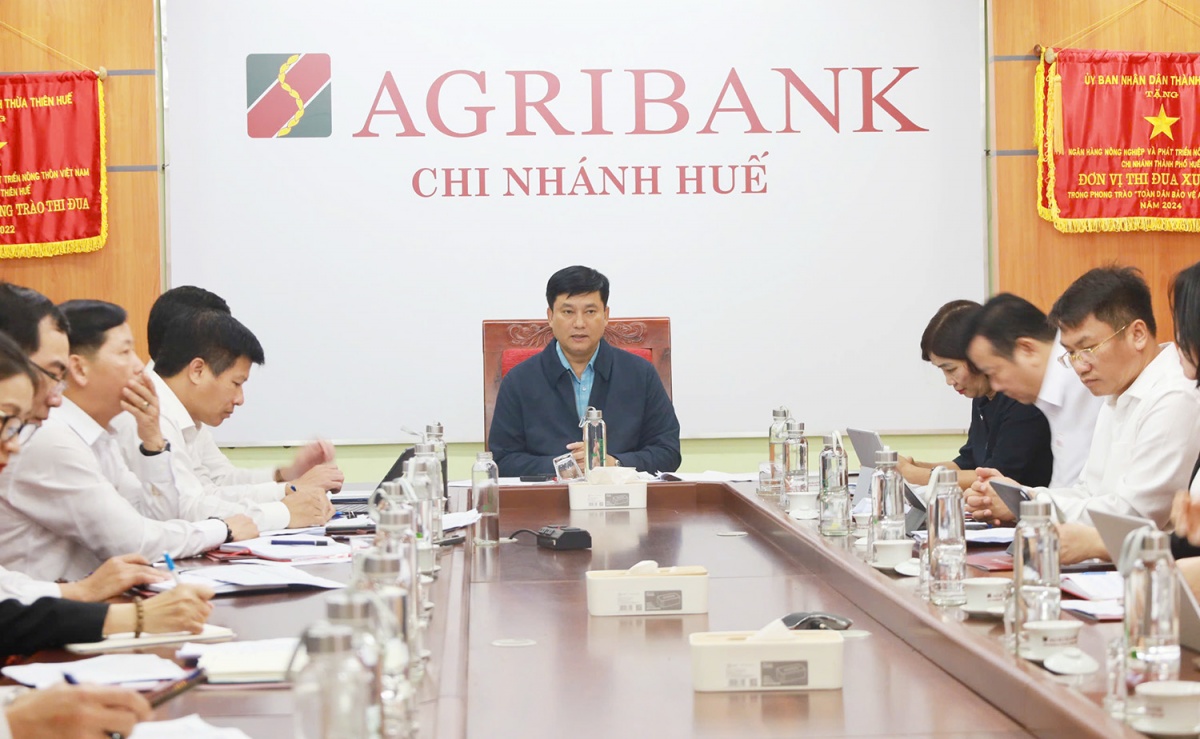 Agribank hỗ trợ kịp thời khách hàng và người lao động tại Đà Nẵng, Huế bị thiệt hại do bão lũ