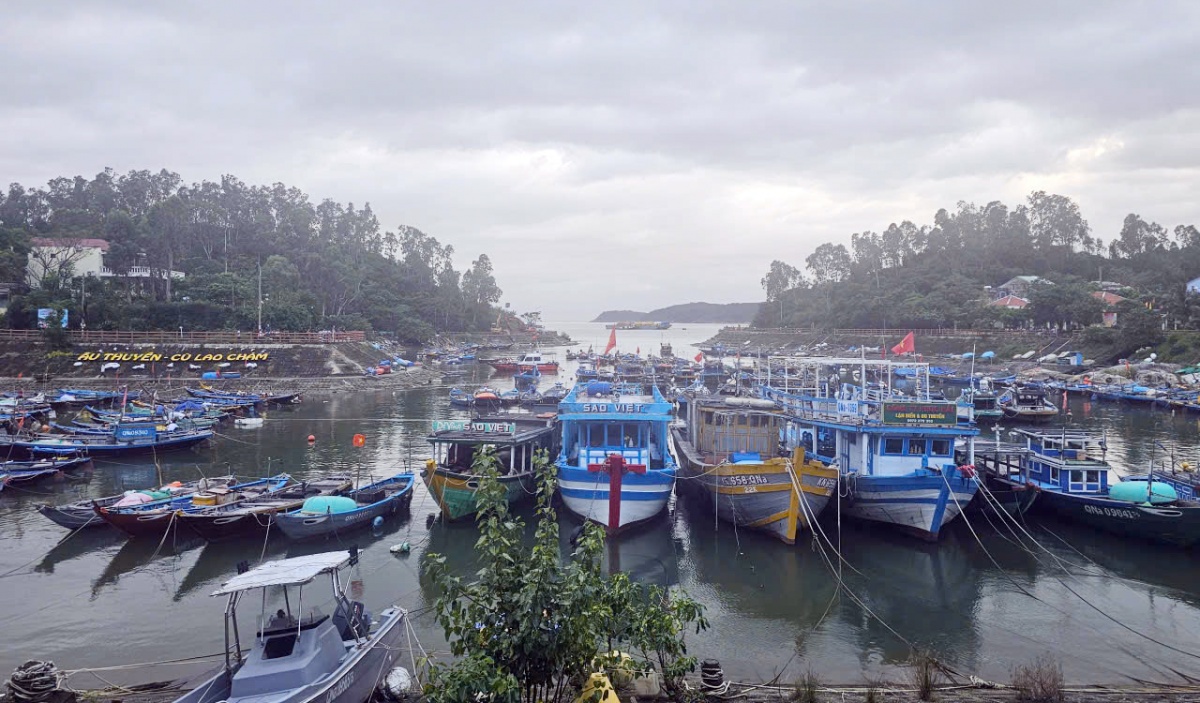 Ứng phó bão số 13: Phó thủ tướng Trần Hồng Hà chỉ đạo “Tuyệt đối không chủ quan, không để dân ở lại vùng nguy hiểm”