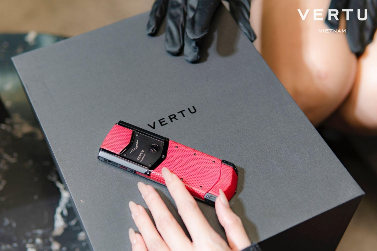 Dịp cuối năm, quà tặng xa xỉ được săn đón.