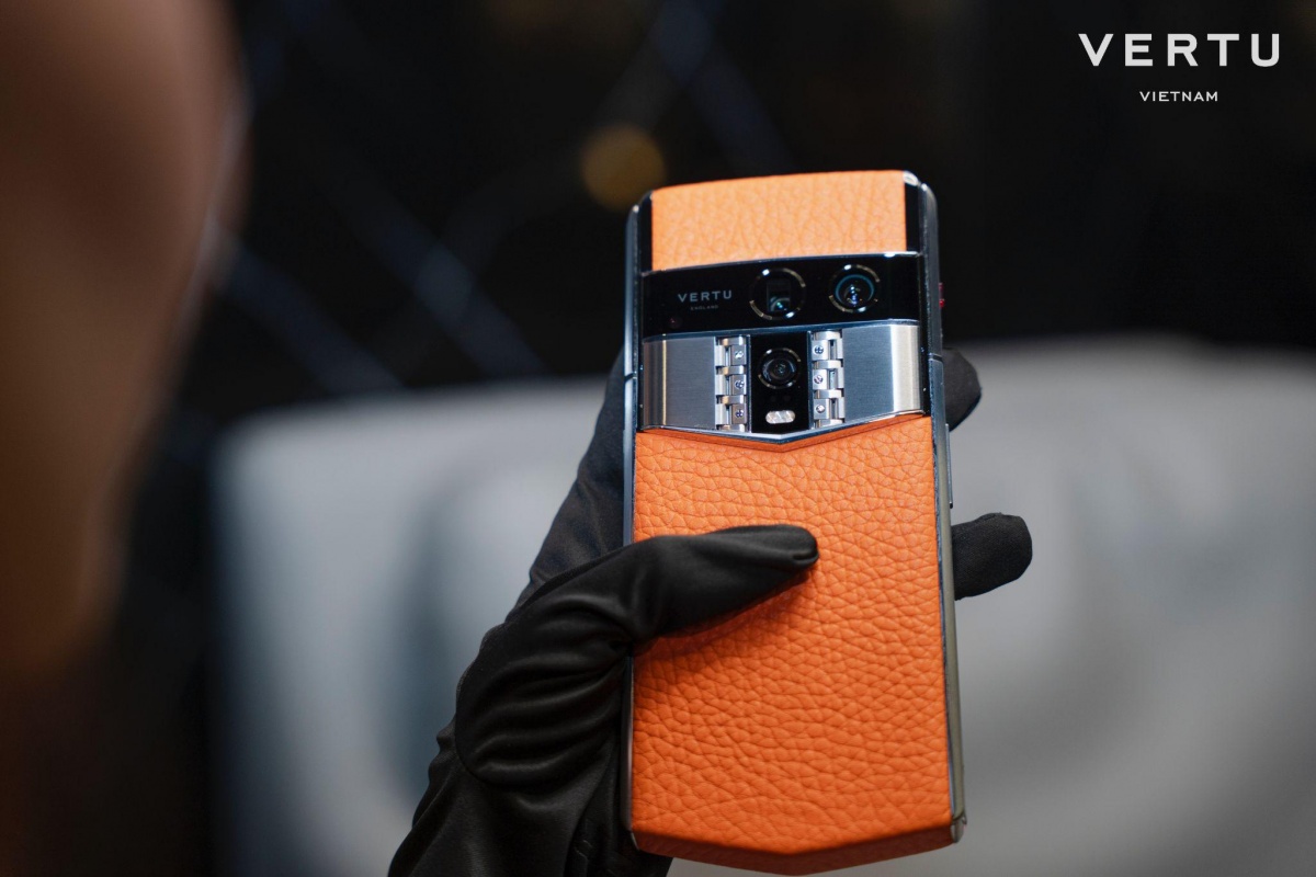 Khách hàng Việt đã bắt đầu đặt hàng Vertu Agent Q để kịp tặng quà cuối năm.