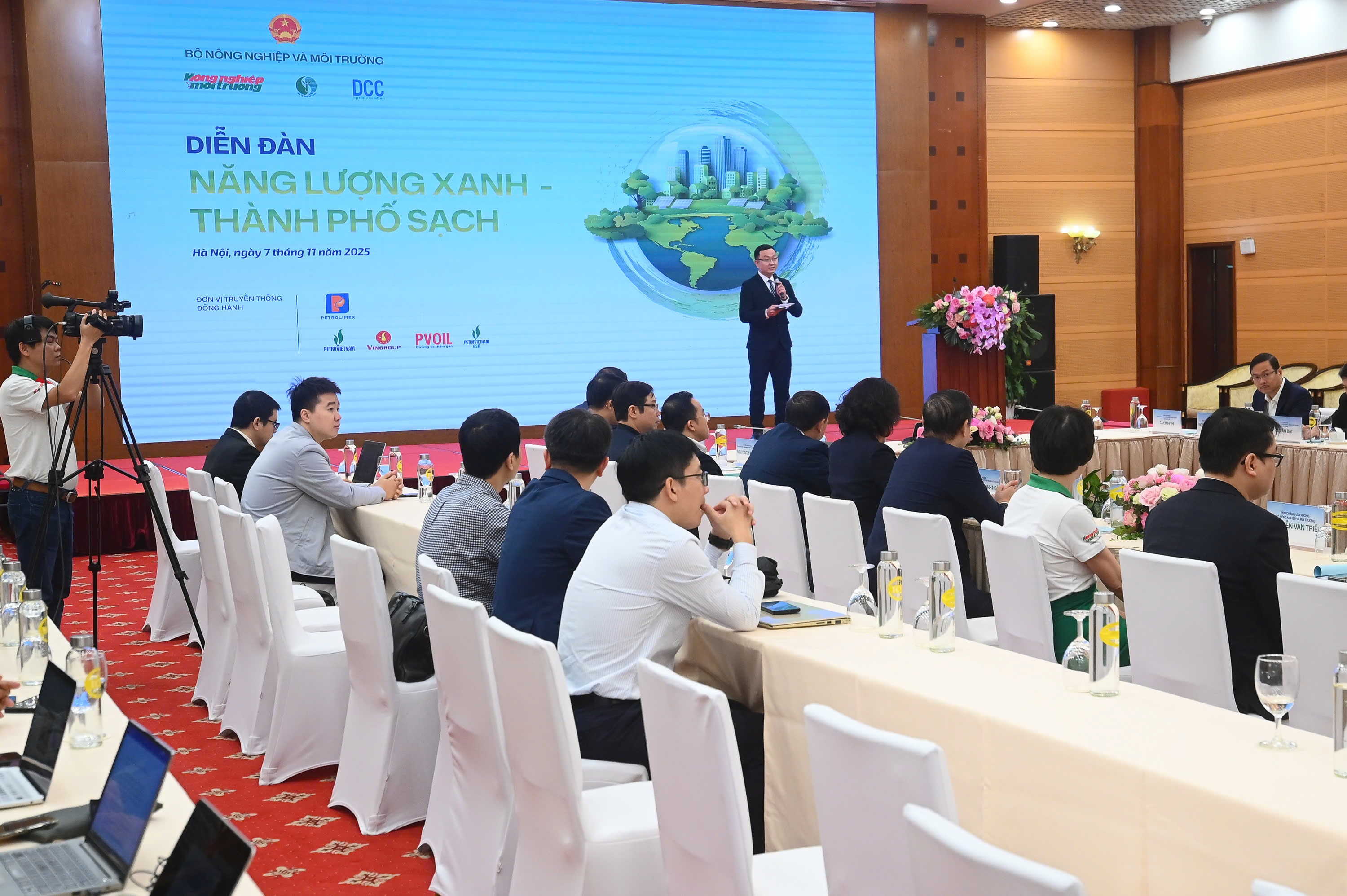 Quang cảnh hội thảo Quang cảnh hội thảo