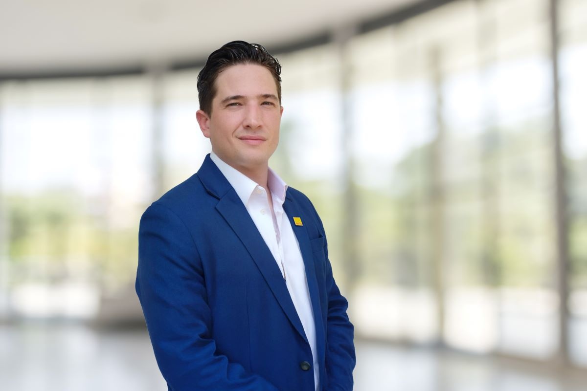 Ông William Gramond - Giám đốc Bộ phận Cho thuê Thương mại Ông William Gramond - Giám đốc Bộ phận Cho thuê Thương mại