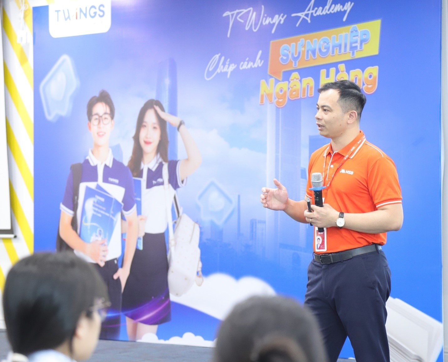 Trải nghiệm nghiệp vụ: Khoảng cách từ giảng đường đến nhà băng Trải nghiệm nghiệp vụ: Khoảng cách từ giảng đường đến nhà băng