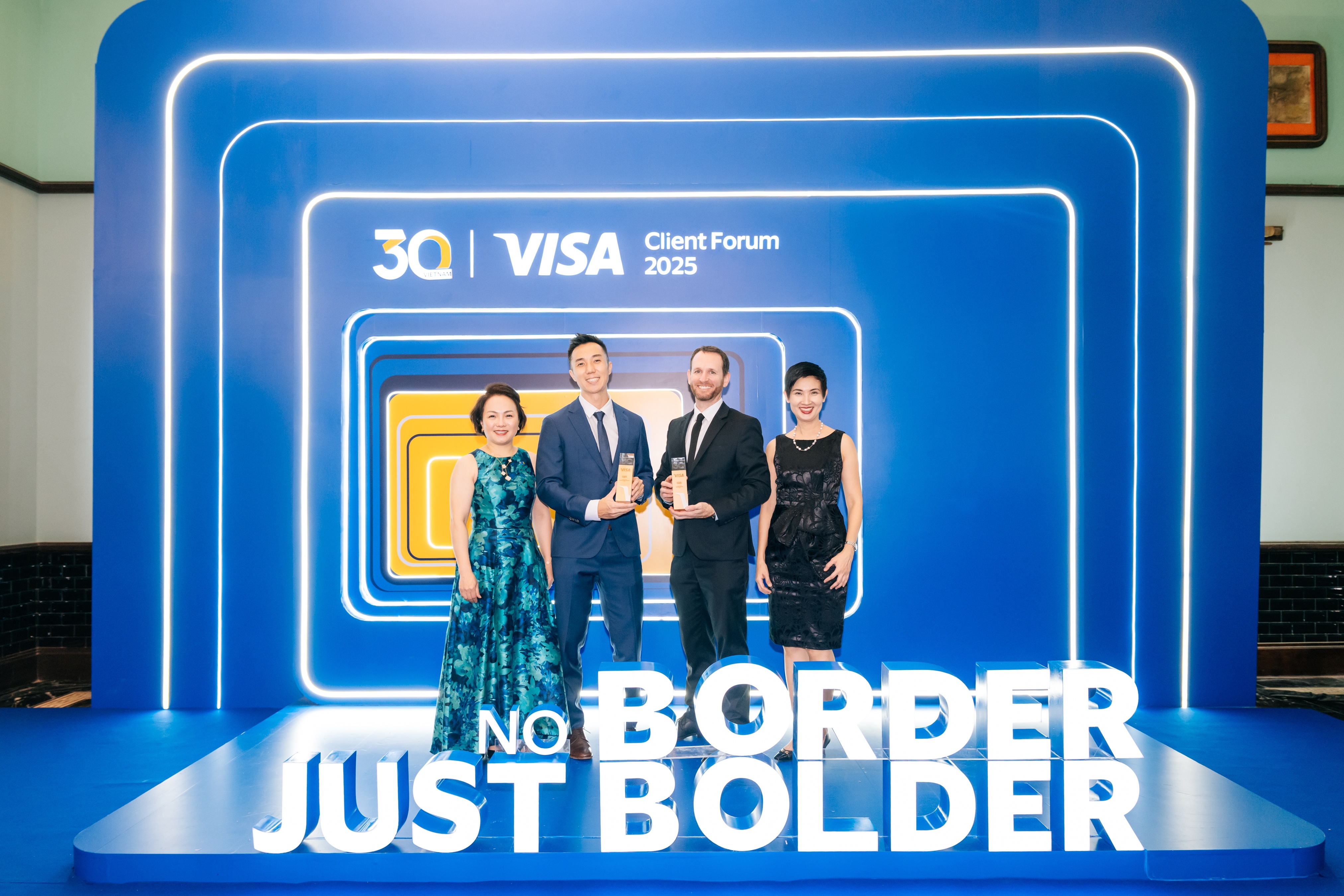 Home Credit Việt Nam nhận hai giải thưởng danh giá từ Visa. Ảnh: Home Credit