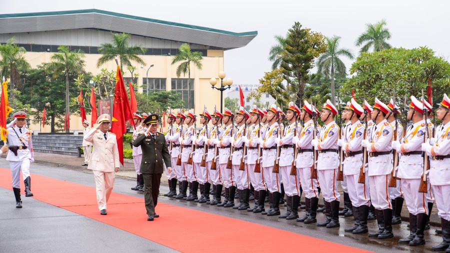 Bộ trưởng Lương Tam Quang đến dự Lễ công bố Quyết định của Thủ tướng Chính phủ về việc chuyển đổi trường Đại học Kỹ thuật-Hậu cần Công an nhân dân thành Học viện Kỹ thuật và Công nghệ an ninh.