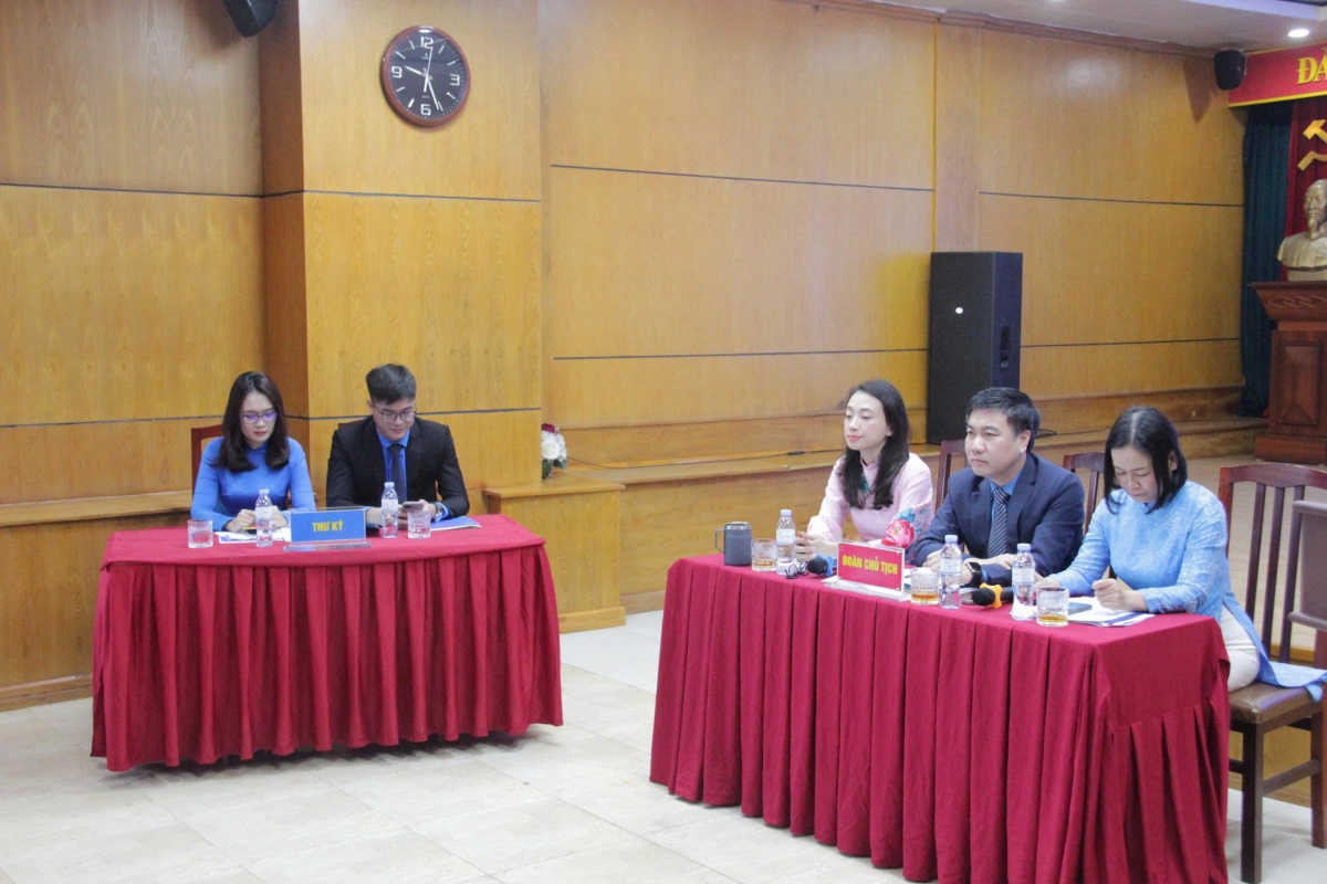 Đoàn chủ tịch và Thư ký Đại hội