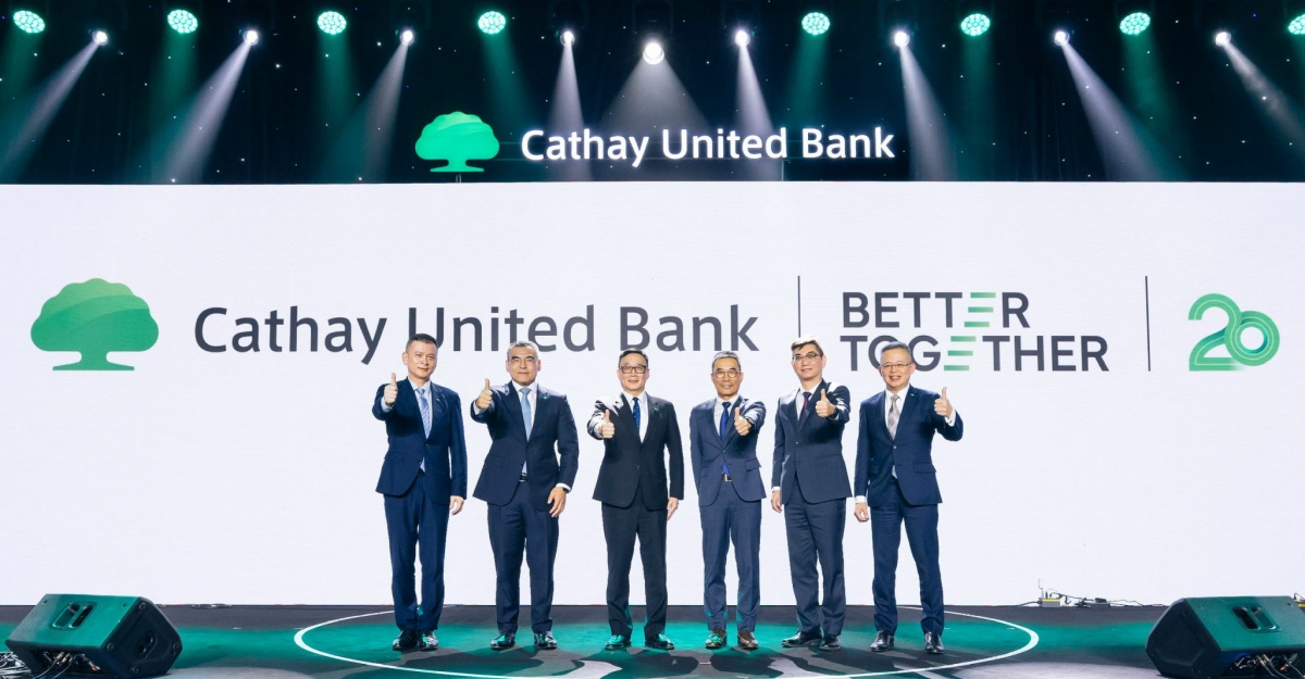 Ông Andrew Kuo, Chủ tịch Hội đồng Quản trị Ngân hàng CUB (thứ ba từ trái sang). Ảnh: Cathay United Bank Ông Andrew Kuo, Chủ tịch Hội đồng Quản trị Ngân hàng CUB (thứ ba từ trái sang). Ảnh: Cathay United Bank