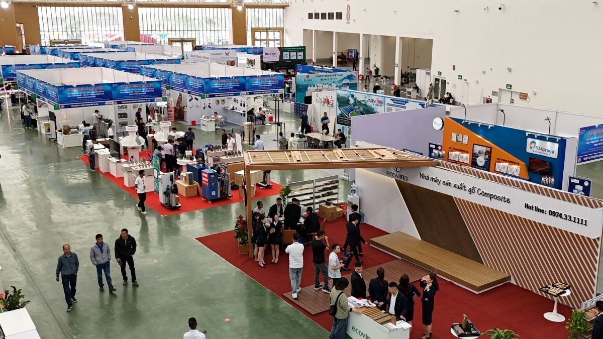 Đông đảo du khách đến tham quan Vietbuild Hà Nội 2025