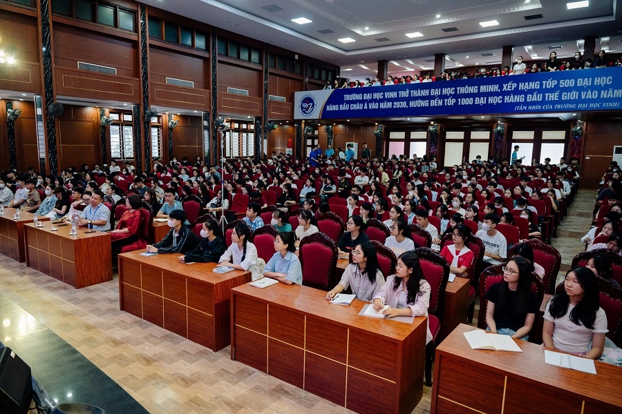 Nghệ An xây dựng chính sách thu hút, trọng dụng người tài