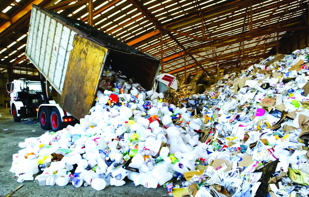 Mỗi năm Việt Nam phát sinh khoảng 3,9 triệu tấn rác thải nhựa, khoảng 33% được tái chế