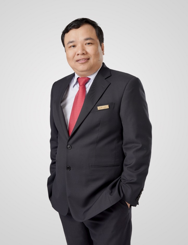 Ông Lê Mạnh Hùng, sinh năm 1979 - được HĐQT bổ nhiệm giữ chức danh Phó Tổng Giám đốc và giao đảm nhận nhiệm vụ, quyền hạn của Tổng Giám đốc ABBANK kể từ ngày 14/11/2025 