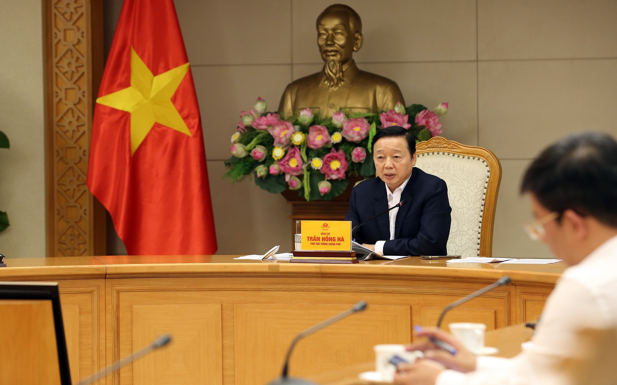 Phó Thủ tướng Trần Hồng Hà làm việc với Bộ Nông nghiệp và Môi trường, các bộ, ngành liên quan về dự án Nghị định chuẩn nghèo đa chiều quốc gia giai đoạn 2026-2030 - Ảnh: VGP/Minh Khôi