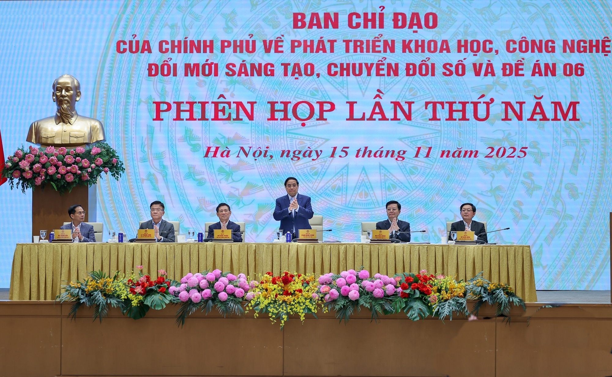 Thủ tướng chủ trì Phiên họp - Ảnh: VGP/Nhật Bắc