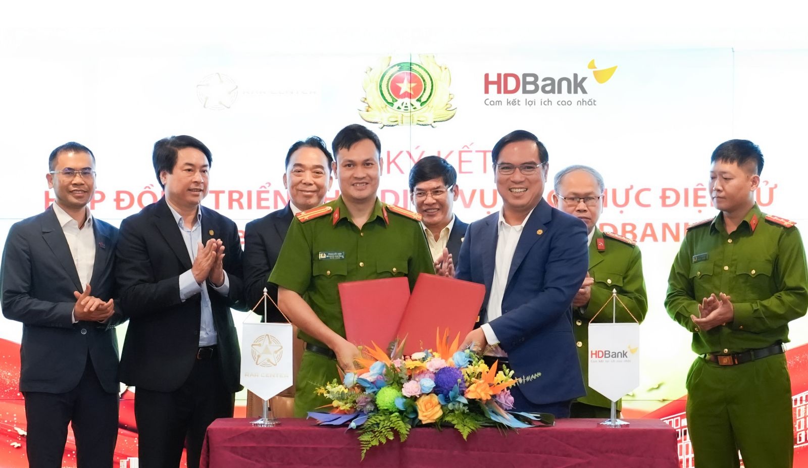 HDBank hợp tác với Trung tâm RAR, mang trải nghiệm số thuận tiện cho khách hàng HDBank hợp tác với Trung tâm RAR, mang trải nghiệm số thuận tiện cho khách hàng