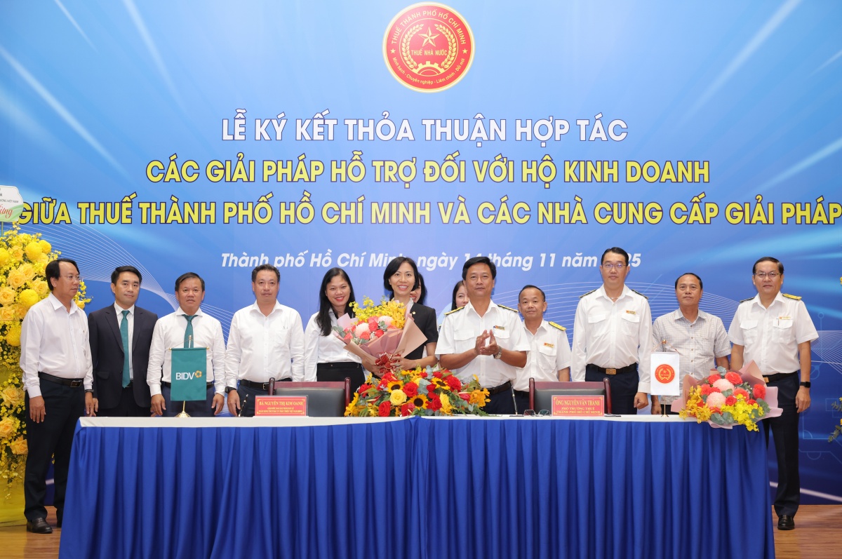 Đại diện BIDV và Thuế TP. Hồ Chí Minh ký kết Thỏa thuận hợp tác