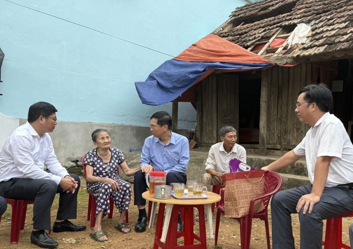 Lãnh đạo Petrovietnam động viên người dân bị ảnh hưởng bởi thiên tai tại miền Trung